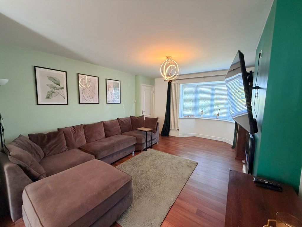 Property photo 3 of 28
