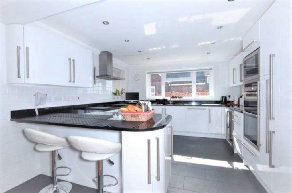 Property photo 2 of 8
