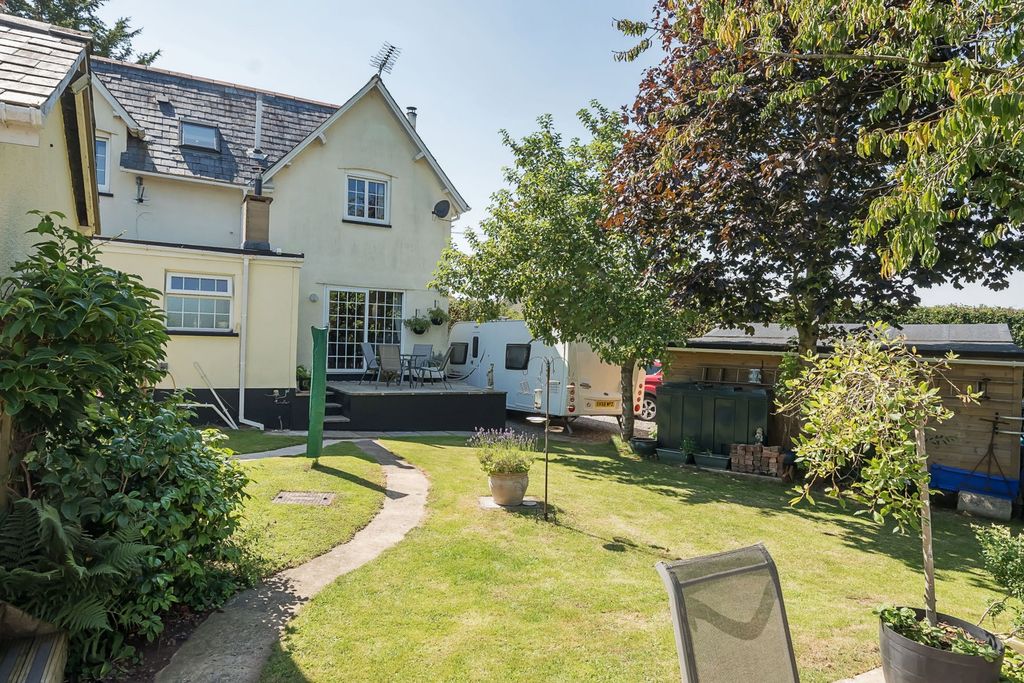 Property photo 3 of 18