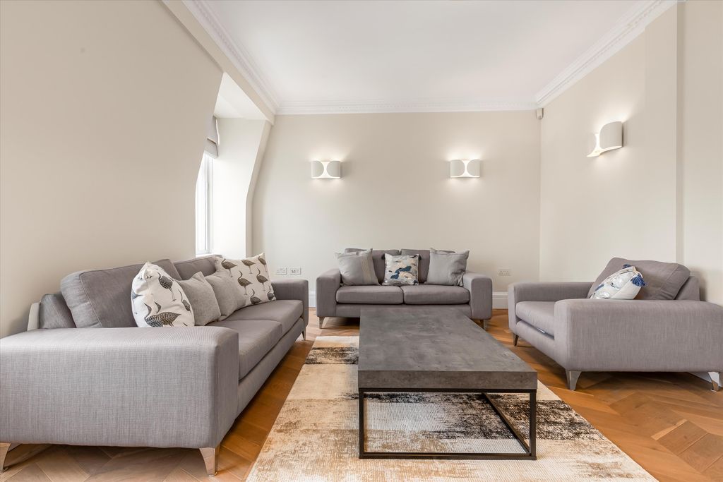 Property photo 3 of 19 Image