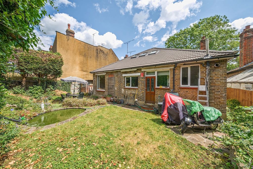 Property photo 2 of 11