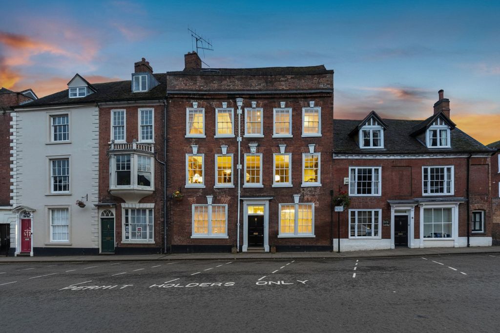 Property photo 1 of 28