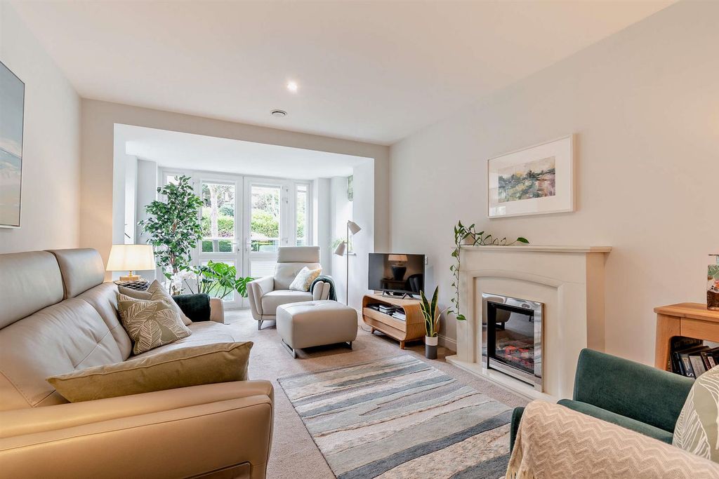 Property photo 2 of 19 8644988-Interior13-800.Jpg