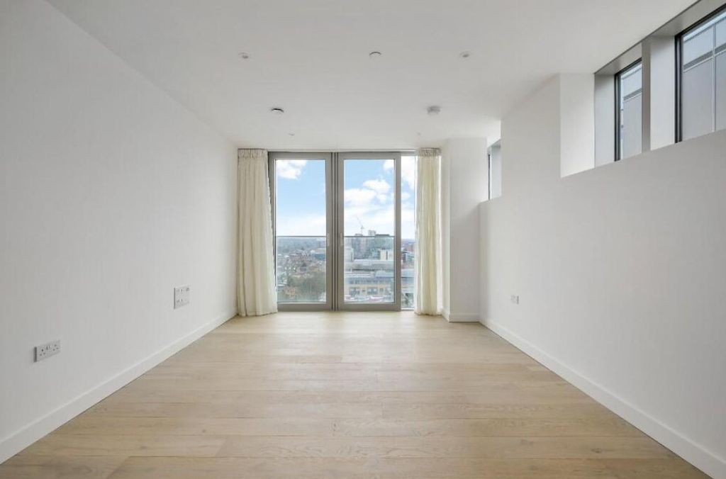 Property photo 2 of 12 Image