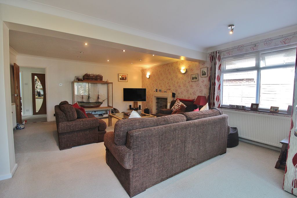 Property photo 2 of 26