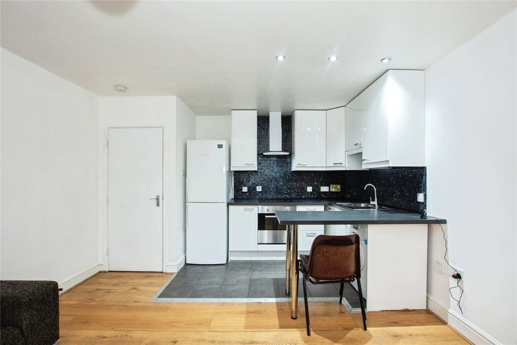 Property photo 3 of 20 Picture No. 22