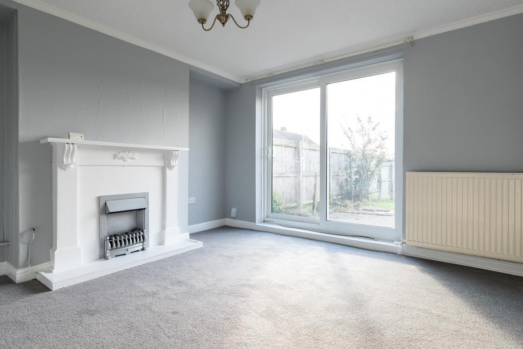 Property photo 3 of 7 Living/Dining Room