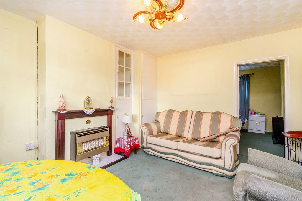 Property photo 3 of 12