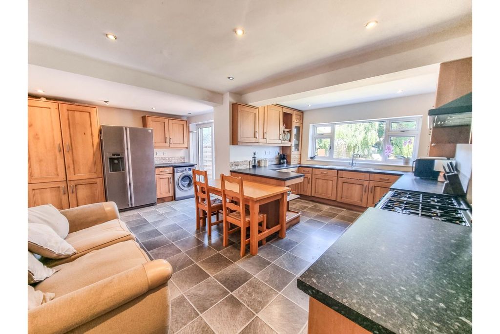 Property photo 2 of 16 Kitchen
