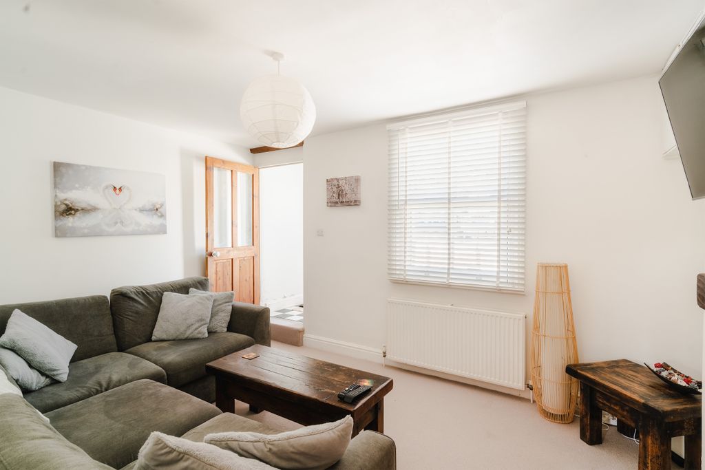 Property photo 3 of 20 16
