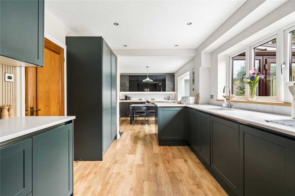 Property photo 2 of 16 Picture No. 14