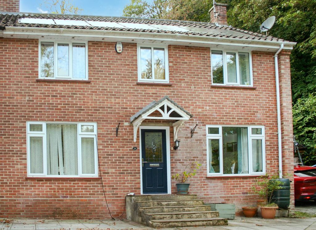 Property photo 1 of 2