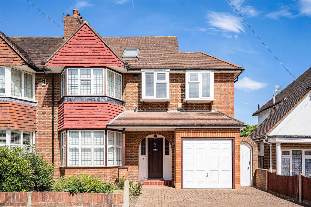 Property photo 1 of 32