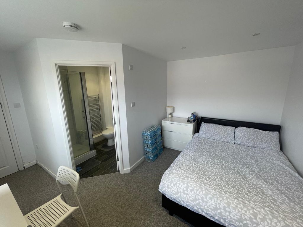 Property photo 3 of 7 36Eef8B1-A67A-4927-87Fe-E34A0644D485