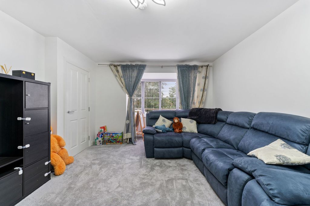 Property photo 3 of 21