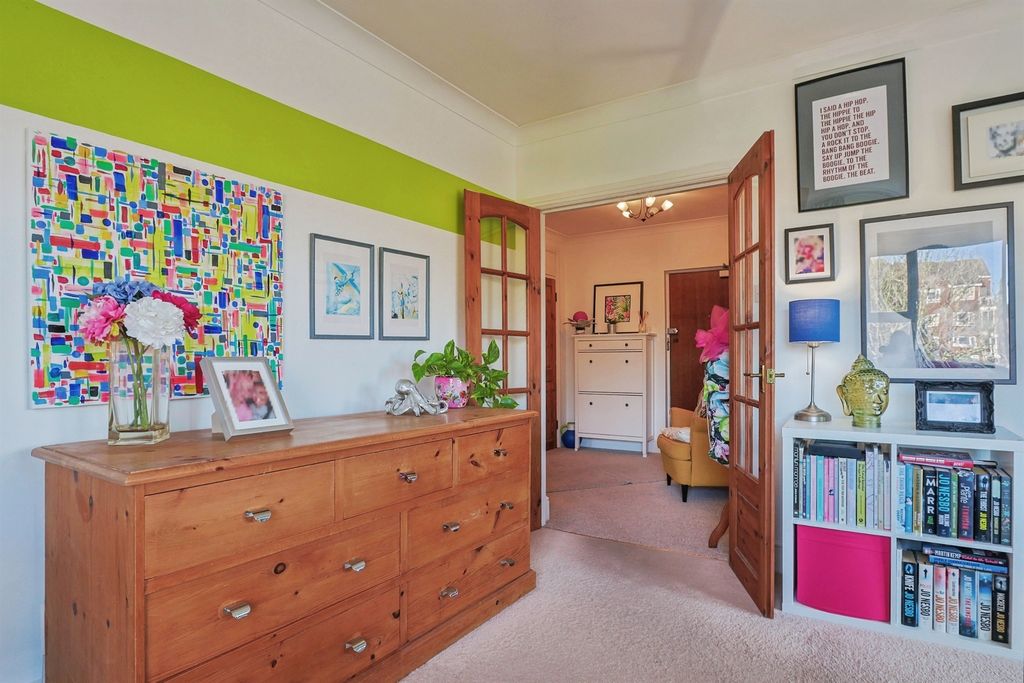 Property photo 3 of 17