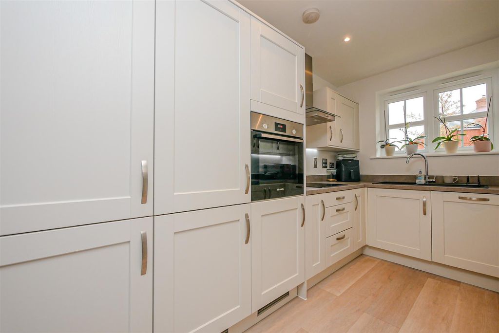 Property photo 3 of 11 Kitchen Area