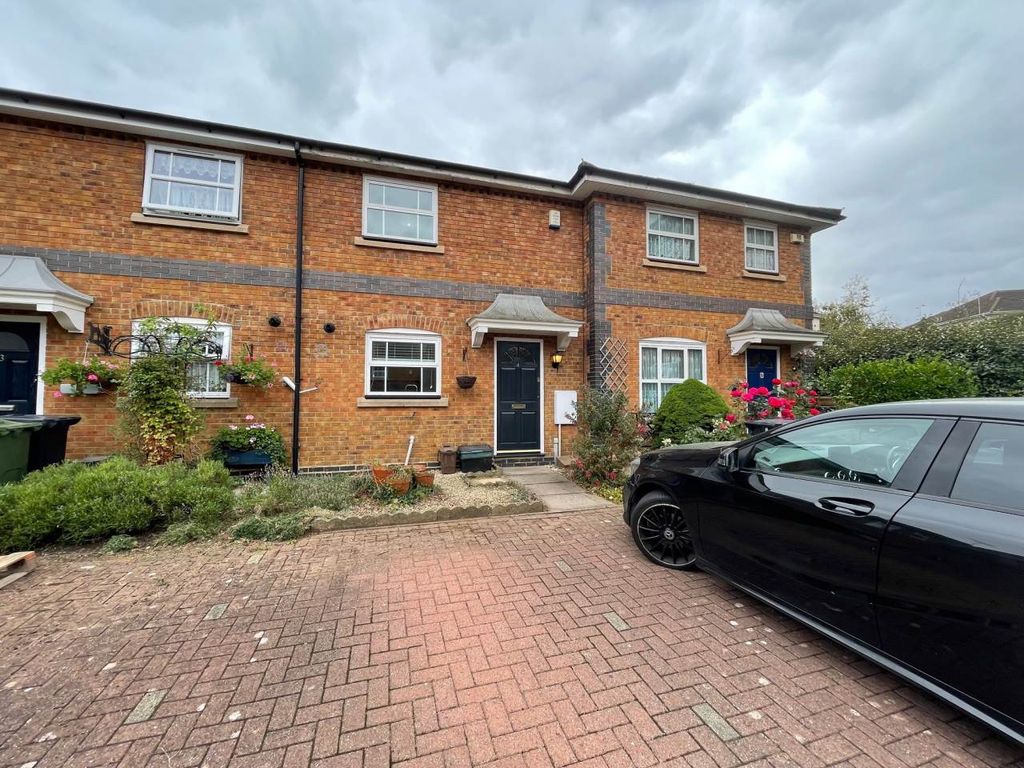 Property photo 1 of 9 Riverside Court 4 Front