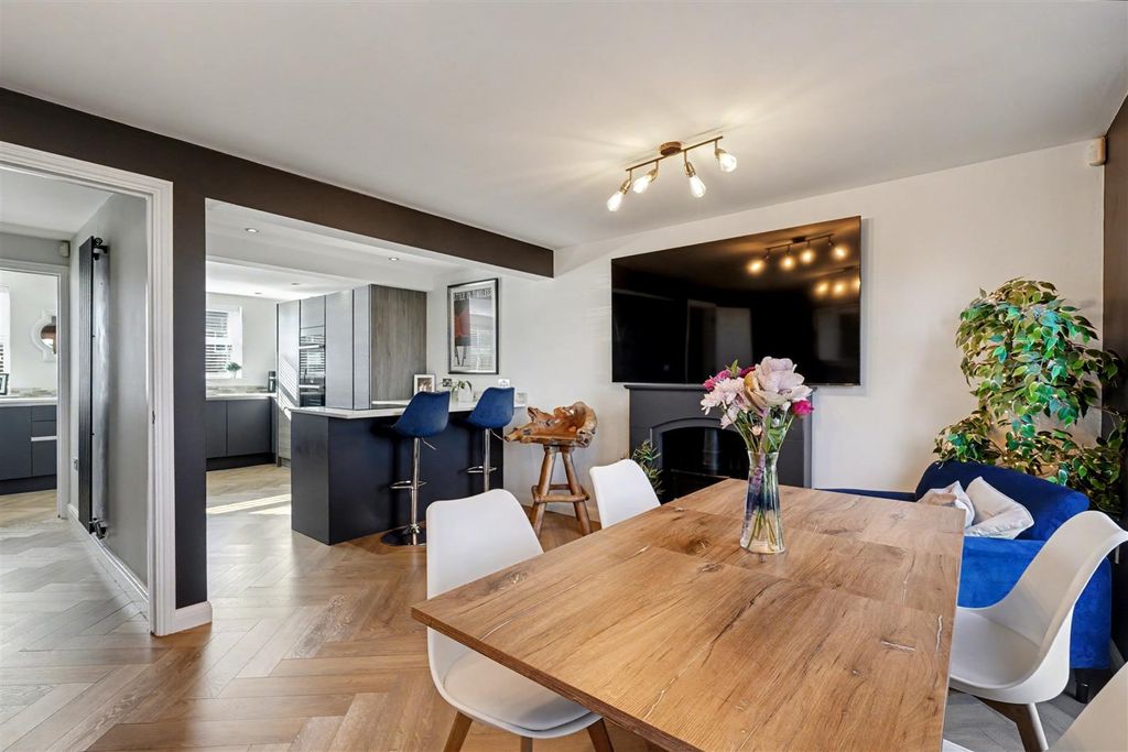 Property photo 1 of 30