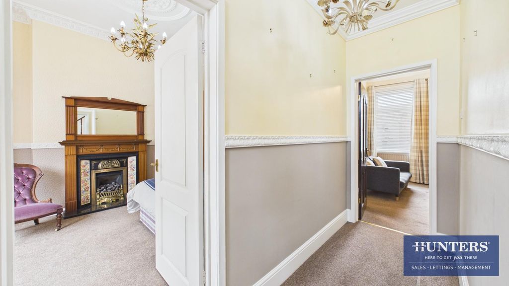 Property photo 2 of 21 Hallway