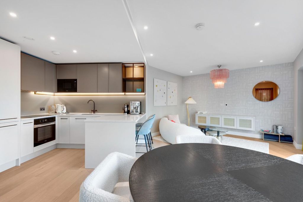 Property photo 1 of 16 Reception / Kitchen