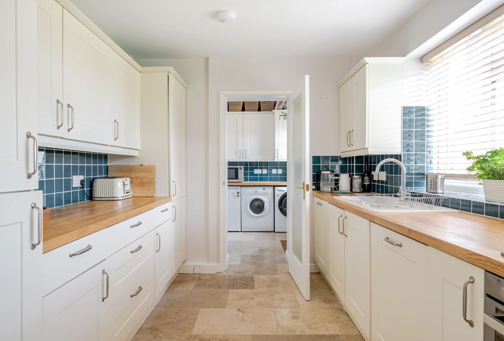 Property photo 3 of 18 Kitchen