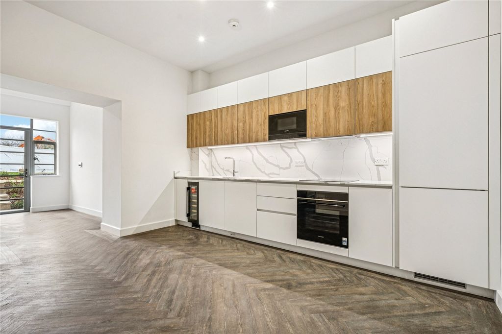 Property photo 1 of 10 Picture No. 05