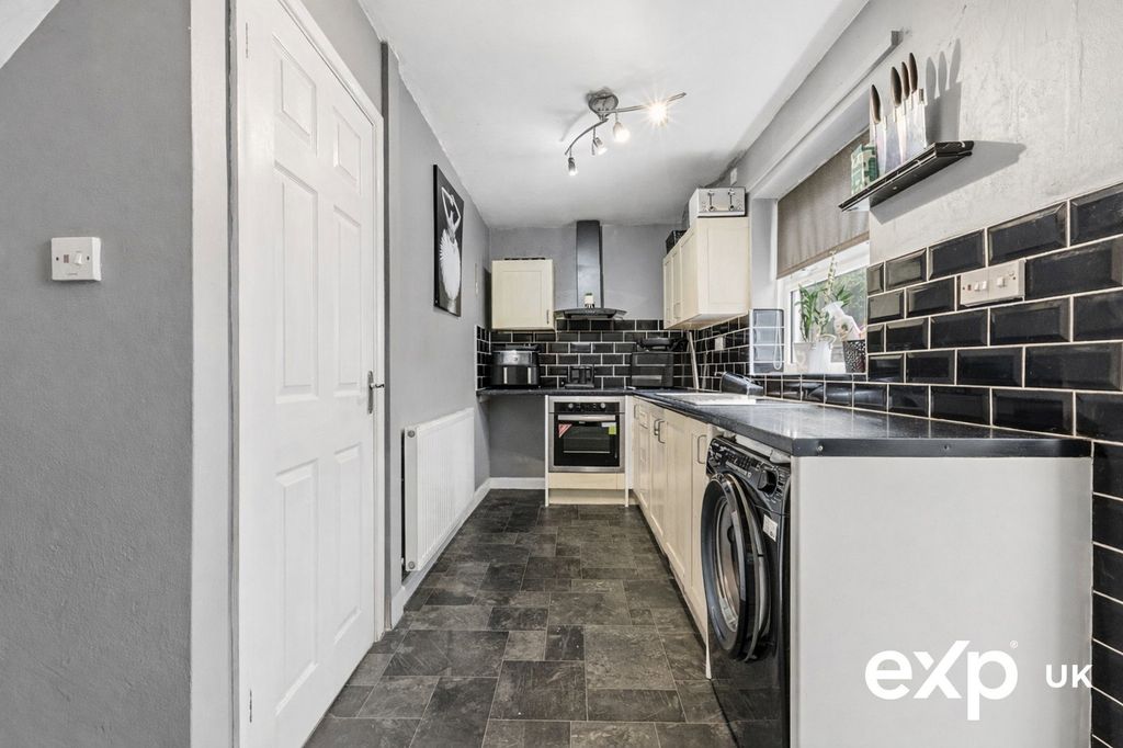 Property photo 3 of 22