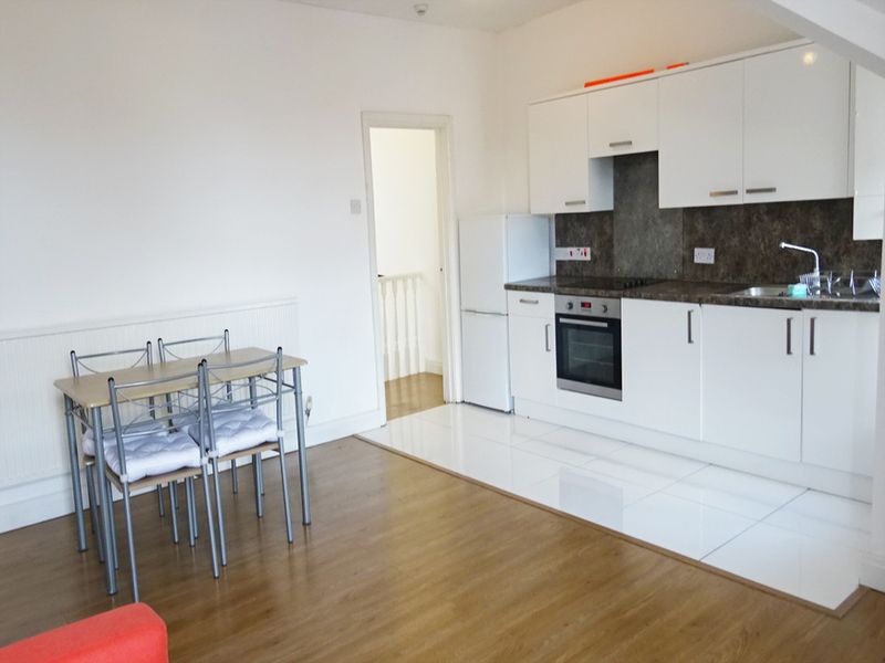Property photo 1 of 5 Top Floor Flat - Claude Place