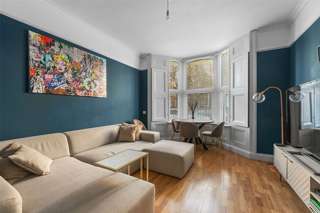 Property photo 1 of 20 Living Room