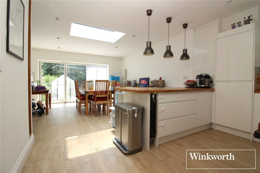 Property photo 2 of 20 Picture No. 17