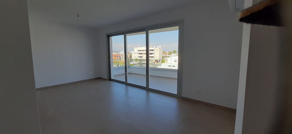 Property photo 3 of 12 Lounge Area