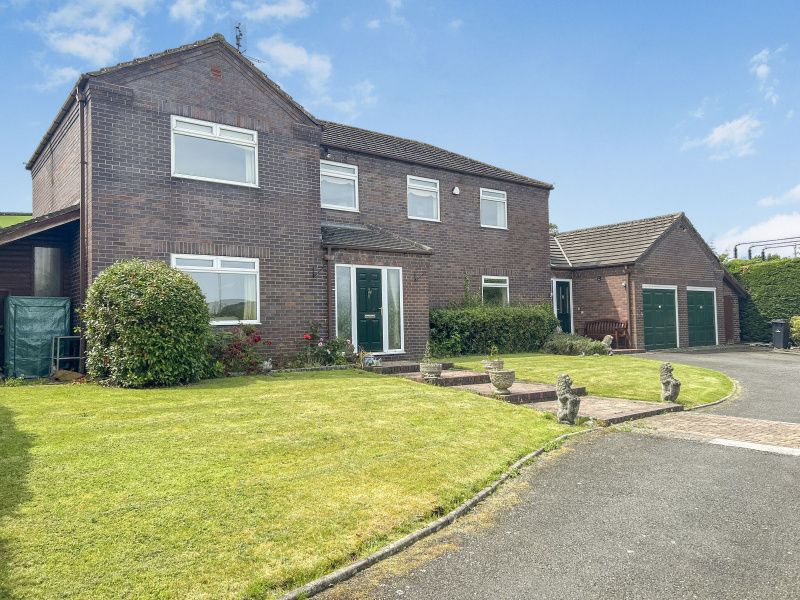 Property photo 1 of 15 Modern Detached 4 Bedroom Property