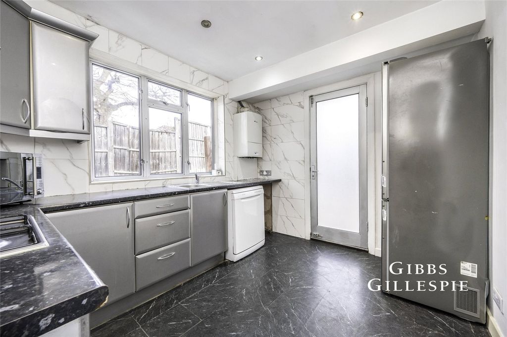 Property photo 3 of 16 Picture No. 28