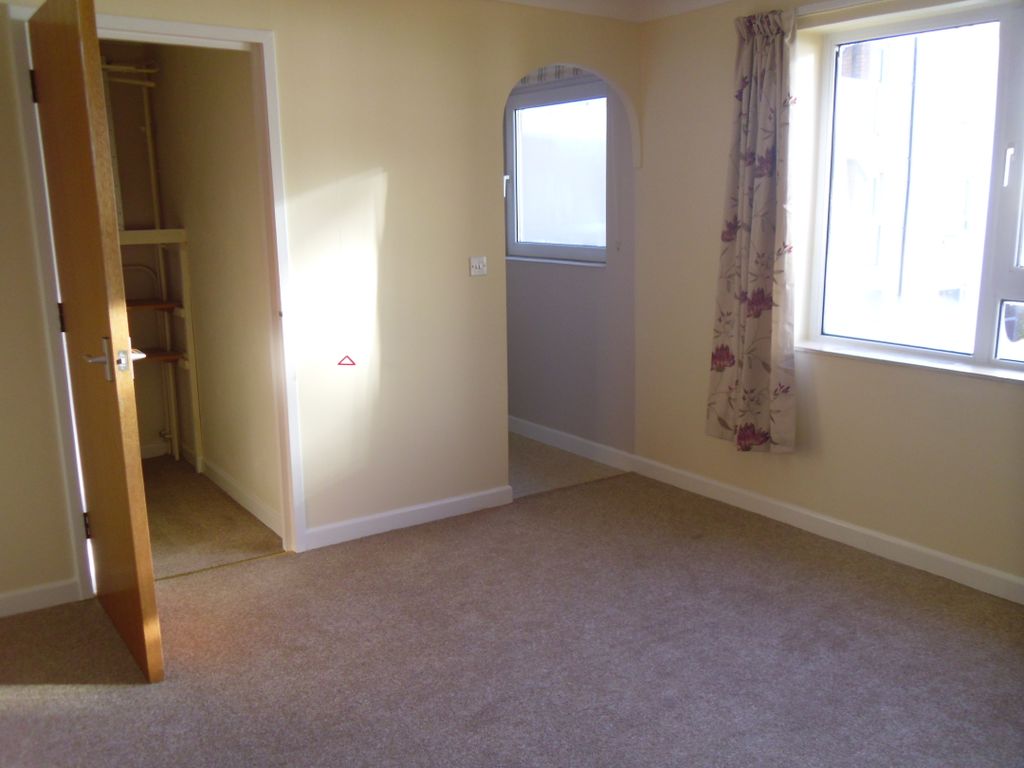 Property photo 3 of 8 Lounge