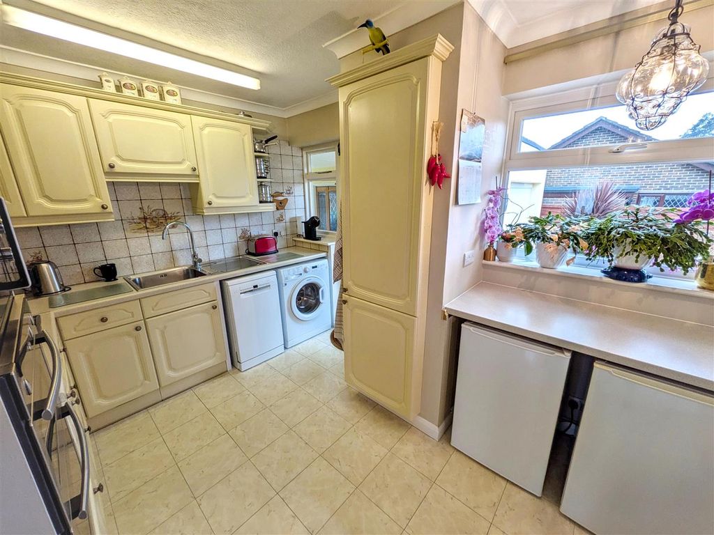 Property photo 2 of 20 Kitchen