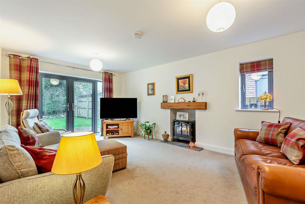 Property photo 2 of 25