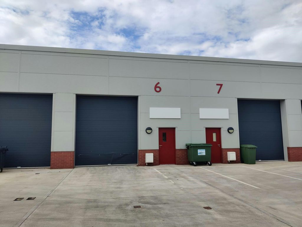 Property photo 1 of 2 6 Vanbrugh Quarter  External 2.Jpg