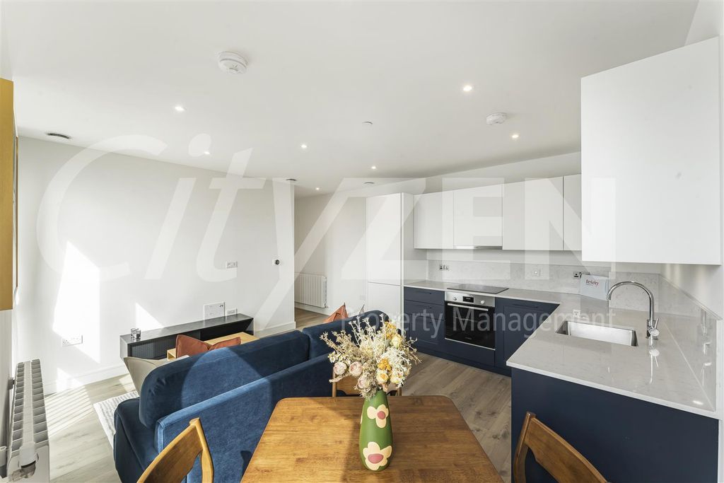 Property photo 2 of 18 Reception/Kitchen