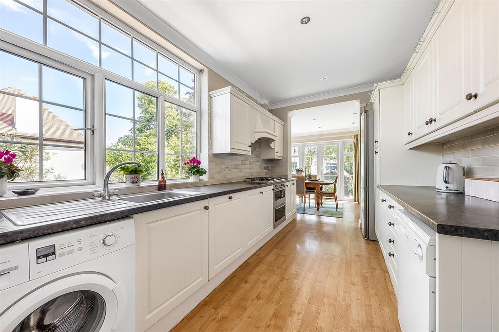 Property photo 3 of 15 Kitchen