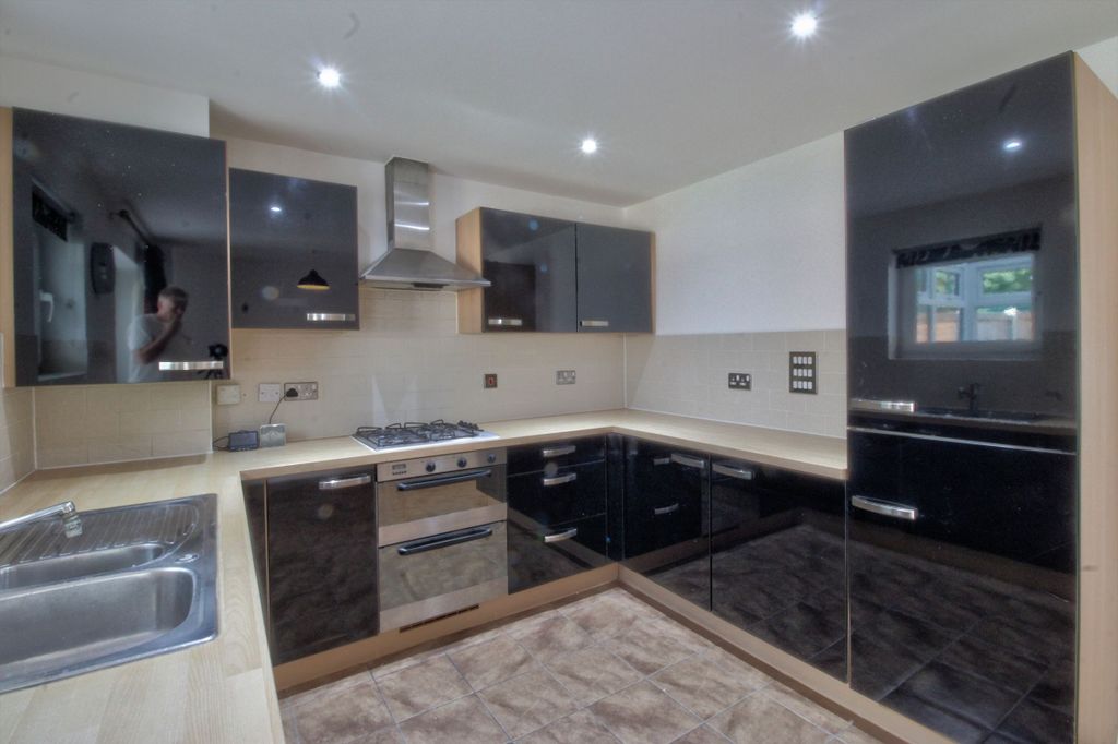 Property photo 3 of 42