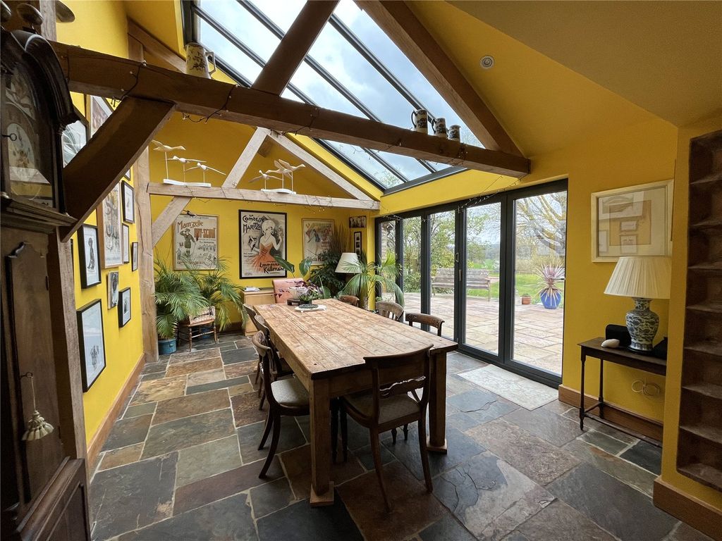 Property photo 3 of 28 Picture No. 03