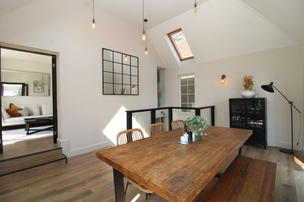 Property photo 3 of 25