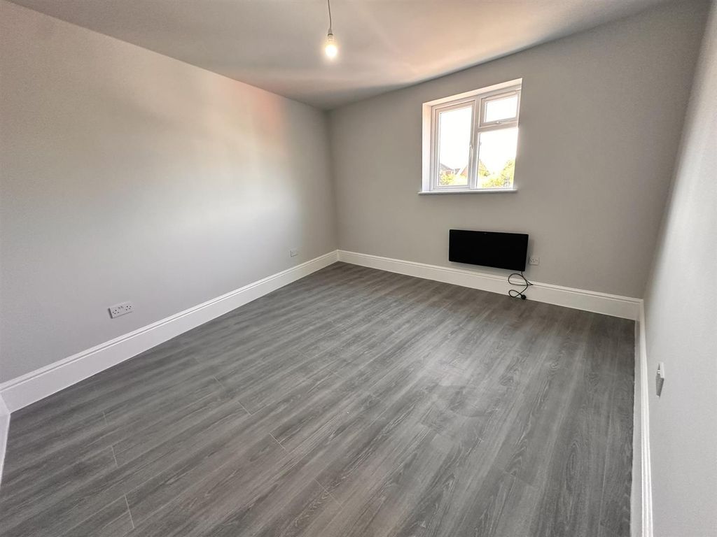 Property photo 1 of 4 Bedroom