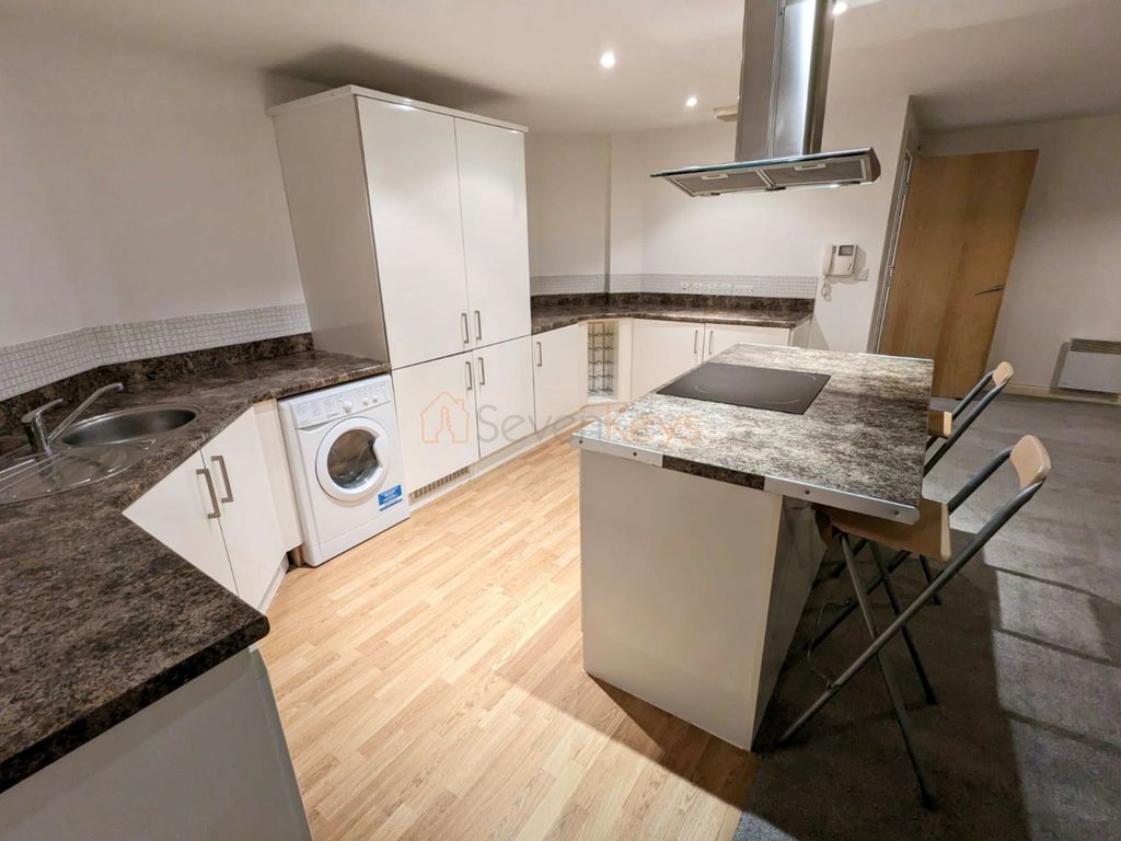 Property photo 3 of 11 Kitchen 2
