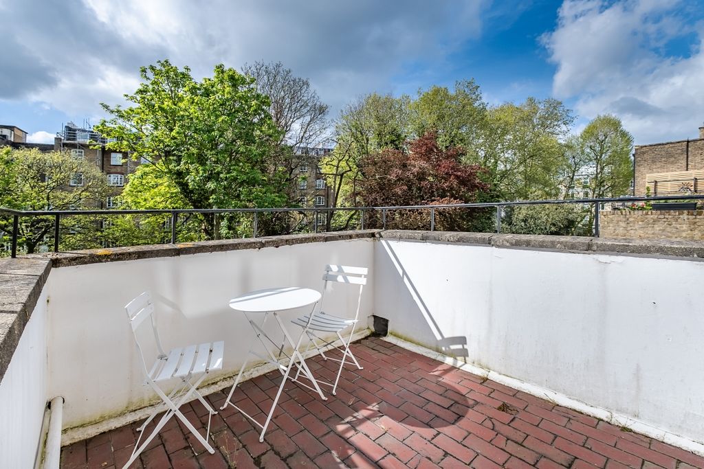 Property photo 3 of 17 Terrace