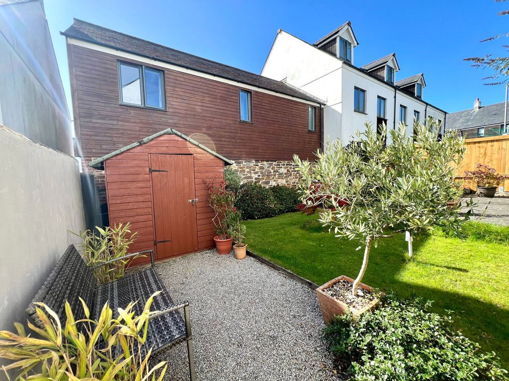 Property photo 2 of 11