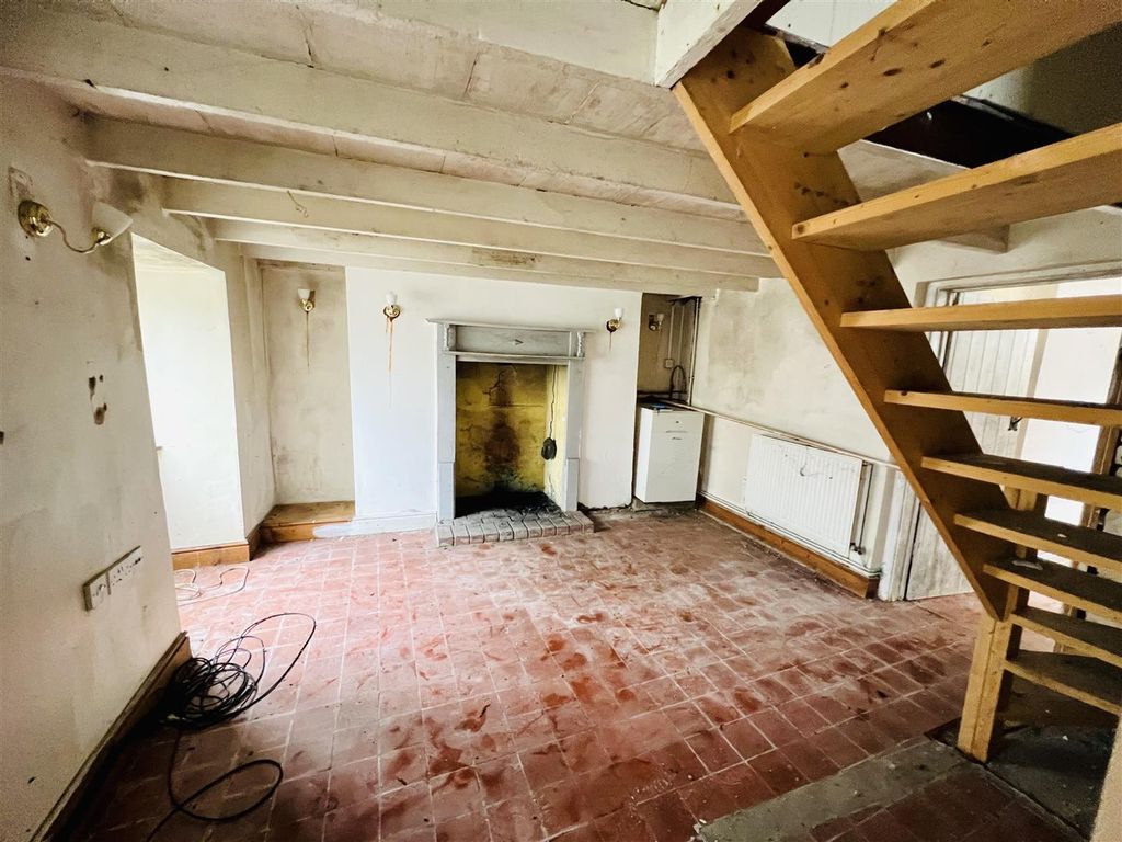 Property photo 3 of 11 Living Room
