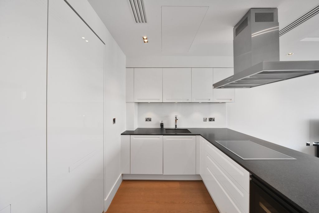 Property photo 3 of 15 Bridgeman House
