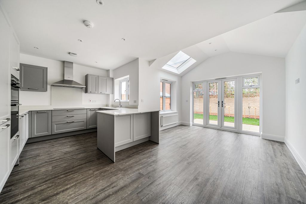 Property photo 2 of 14 1364984-5-68E8d26...